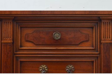 中古　美品　DREXEL HERITAGE(ドレクセルヘリテイジ)　FRANCESCA(フランチェスカ)シリーズ　上品なモールディングの装飾が高級感を高めるサイドボード(クレデンザ、クリデンザ、収納棚、戸棚、サイドキャビネット)(R-078172)