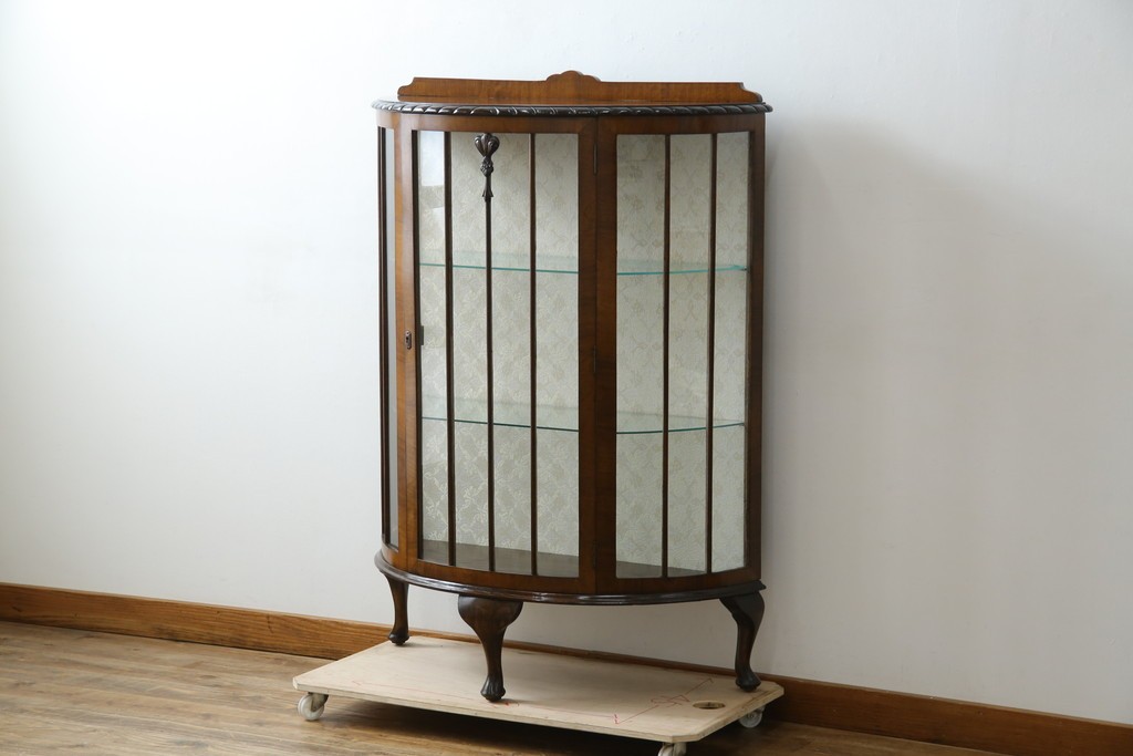 イギリスアンティーク　マホガニー材　品のある佇まいが魅力的な猫脚キャビネット　(R-078173)