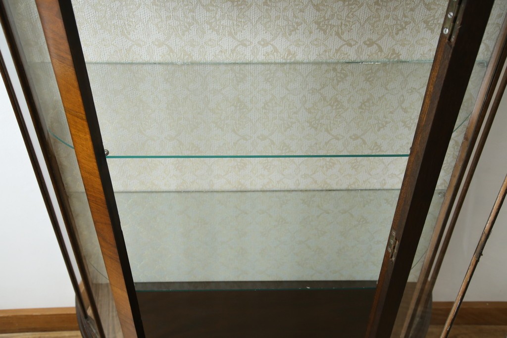 イギリスアンティーク　マホガニー材　品のある佇まいが魅力的な猫脚キャビネット　(R-078173)