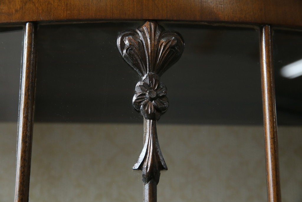 イギリスアンティーク　マホガニー材　品のある佇まいが魅力的な猫脚キャビネット　(R-078173)