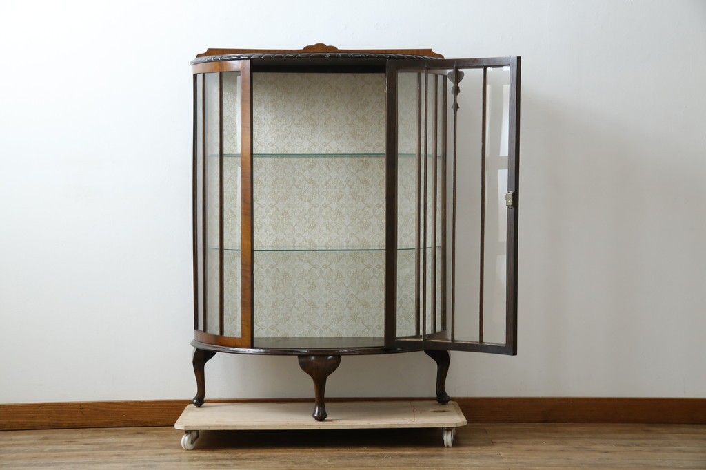 イギリスアンティーク　マホガニー材　品のある佇まいが魅力的な猫脚キャビネット　(R-078173)