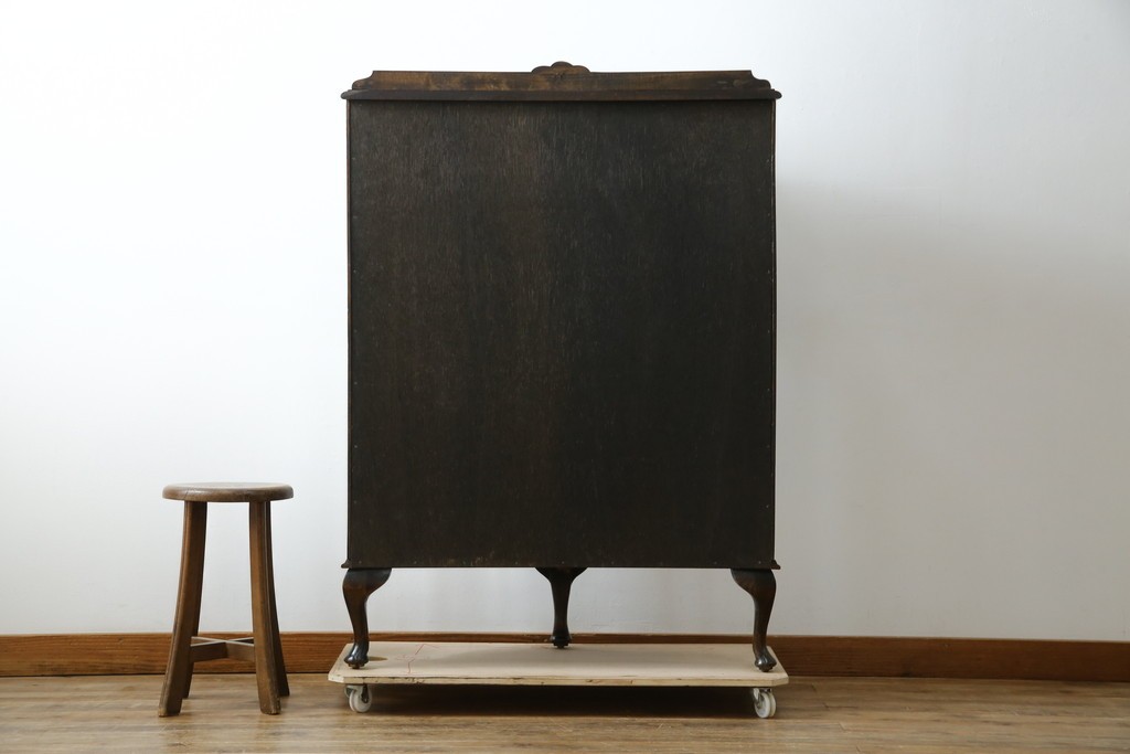 イギリスアンティーク　マホガニー材　品のある佇まいが魅力的な猫脚キャビネット　(R-078173)