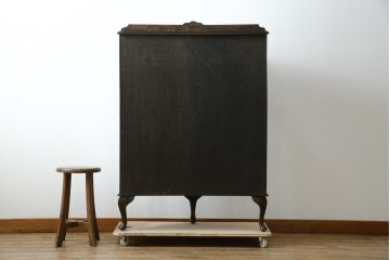 イギリスアンティーク　マホガニー材　品のある佇まいが魅力的な猫脚キャビネット　(R-078173)