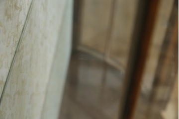 イギリスアンティーク　マホガニー材　品のある佇まいが魅力的な猫脚キャビネット　(R-078173)