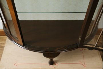 イギリスアンティーク　マホガニー材　品のある佇まいが魅力的な猫脚キャビネット　(R-078173)