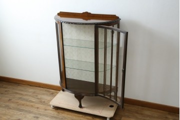 イギリスアンティーク　マホガニー材　品のある佇まいが魅力的な猫脚キャビネット　(R-078173)