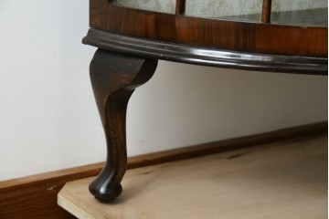 イギリスアンティーク　マホガニー材　品のある佇まいが魅力的な猫脚キャビネット　(R-078173)