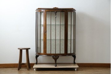 イギリスアンティーク　マホガニー材　品のある佇まいが魅力的な猫脚キャビネット　(R-078173)