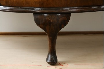 イギリスアンティーク　マホガニー材　品のある佇まいが魅力的な猫脚キャビネット　(R-078173)