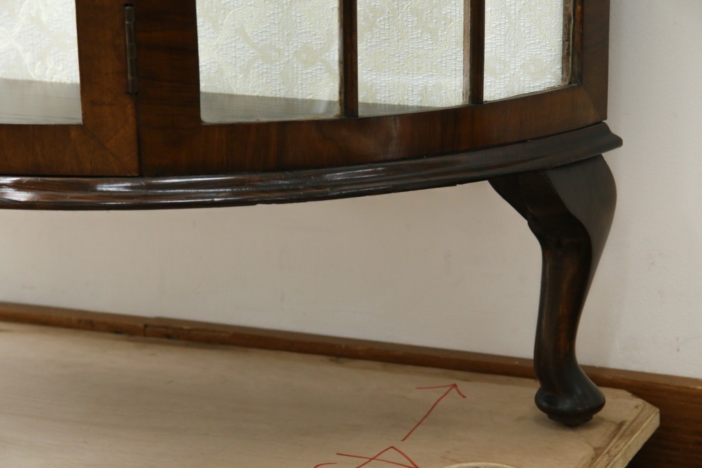 イギリスアンティーク　マホガニー材　品のある佇まいが魅力的な猫脚キャビネット　(R-078173)