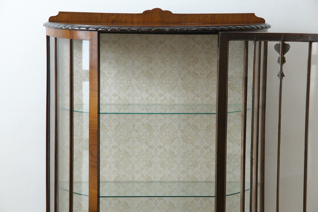 イギリスアンティーク　マホガニー材　品のある佇まいが魅力的な猫脚キャビネット　(R-078173)