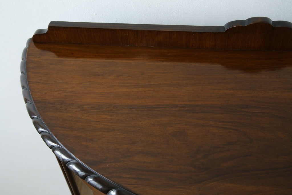 イギリスアンティーク　マホガニー材　品のある佇まいが魅力的な猫脚キャビネット　(R-078173)