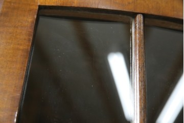 イギリスアンティーク　マホガニー材　品のある佇まいが魅力的な猫脚キャビネット　(R-078173)