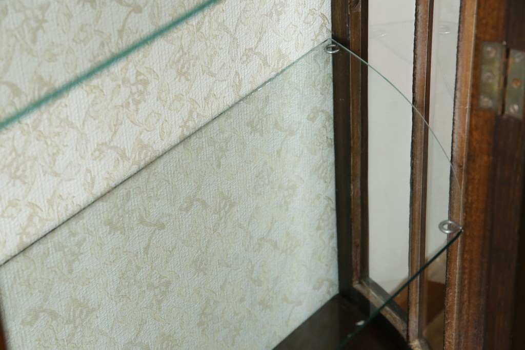 イギリスアンティーク　マホガニー材　品のある佇まいが魅力的な猫脚キャビネット　(R-078173)