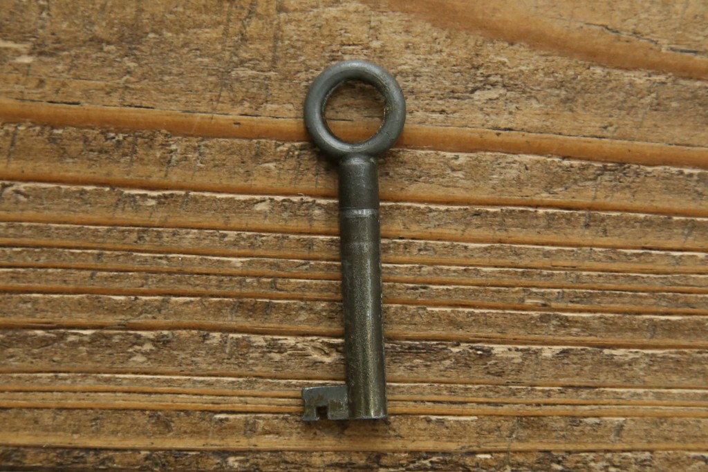 イギリスアンティーク　マホガニー材　品のある佇まいが魅力的な猫脚キャビネット　(R-078173)