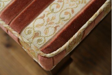 中古　DREXEL HERITAGE(ドレクセルヘリテイジ)　ストライプ柄のファブリックが目を引くアームレスチェア4脚セット(ダイニングチェア)　(R-078178)