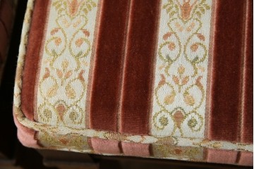 中古　DREXEL HERITAGE(ドレクセルヘリテイジ)　ストライプ柄のファブリックが目を引くアームレスチェア4脚セット(ダイニングチェア)　(R-078178)