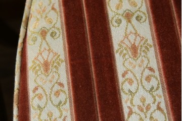 中古　DREXEL HERITAGE(ドレクセルヘリテイジ)　ストライプ柄のファブリックが目を引くアームレスチェア4脚セット(ダイニングチェア)　(R-078178)
