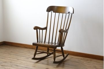 中古　美品　飛騨産業　キツツキ　穂高シリーズ　WINDSOR　ハイバックのゆったりとした座り心地が魅力的なロッキングチェア(アームチェア、板座チェア、揺り椅子)(R-078182)