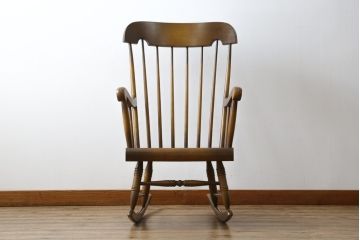 中古　美品　飛騨産業　キツツキ　穂高シリーズ　WINDSOR　ハイバックのゆったりとした座り心地が魅力的なロッキングチェア(アームチェア、板座チェア、揺り椅子)(R-078182)
