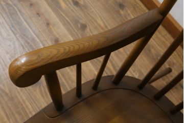 中古　美品　飛騨産業　キツツキ　穂高シリーズ　WINDSOR　ハイバックのゆったりとした座り心地が魅力的なロッキングチェア(アームチェア、板座チェア、揺り椅子)(R-078182)