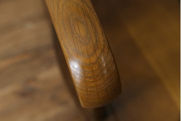 中古　美品　飛騨産業　キツツキ　穂高シリーズ　WINDSOR　ハイバックのゆったりとした座り心地が魅力的なロッキングチェア(アームチェア、板座チェア、揺り椅子)(R-078182)