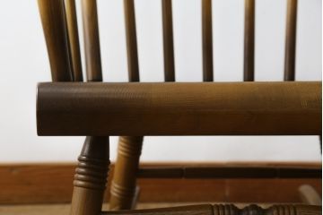 中古　美品　飛騨産業　キツツキ　穂高シリーズ　WINDSOR　ハイバックのゆったりとした座り心地が魅力的なロッキングチェア(アームチェア、板座チェア、揺り椅子)(R-078182)