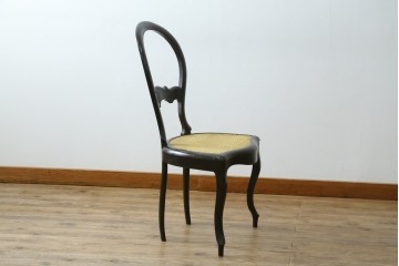 中古　柔らかな曲線を描くデザインが目を惹くバルーンバックダイニングチェア　(R-078183)