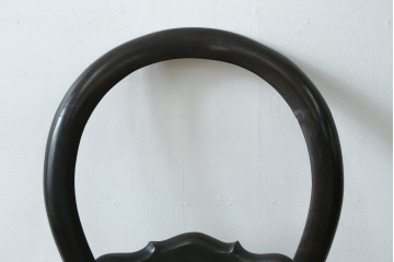 中古　柔らかな曲線を描くデザインが目を惹くバルーンバックダイニングチェア　(R-078183)