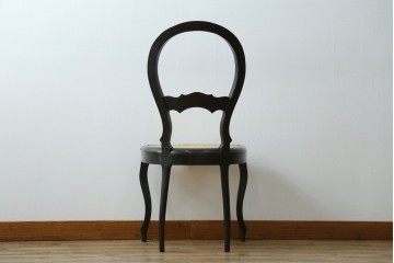 中古　柔らかな曲線を描くデザインが目を惹くバルーンバックダイニングチェア　(R-078183)