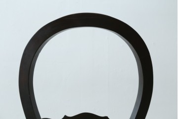 中古　柔らかな曲線を描くデザインが目を惹くバルーンバックダイニングチェア　(R-078183)