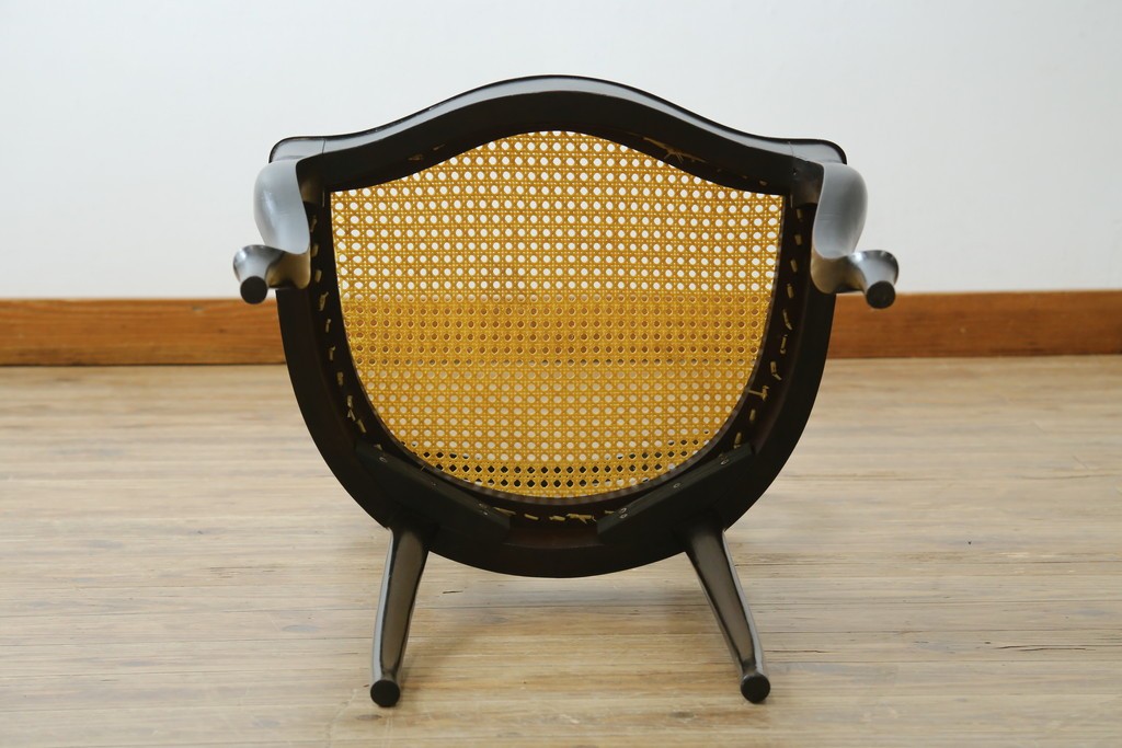 中古　柔らかな曲線を描くデザインが目を惹くバルーンバックダイニングチェア　(R-078183)