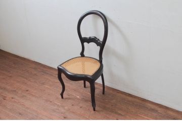 中古　美品　柔らかな曲線を描くデザインが目を惹くバルーンバックダイニングチェア(バルーンバックチェア、椅子、イス)(R-078183)