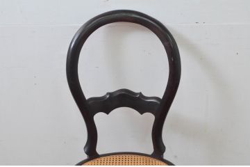 中古　美品　柔らかな曲線を描くデザインが目を惹くバルーンバックダイニングチェア(バルーンバックチェア、椅子、イス)(R-078183)