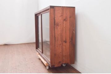 和製アンティーク　木のぬくもりが感じられるシンプルな収納棚(サイドキャビネット、ガラス戸棚、ガラスケース、食器棚、収納棚、ブックケース、本箱)(R-078187)