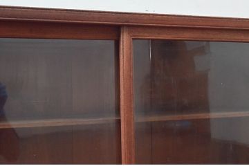 和製アンティーク　木のぬくもりが感じられるシンプルな収納棚(サイドキャビネット、ガラス戸棚、ガラスケース、食器棚、収納棚、ブックケース、本箱)(R-078187)