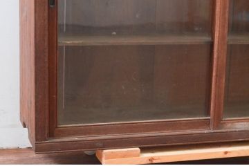 和製アンティーク　木のぬくもりが感じられるシンプルな収納棚(サイドキャビネット、ガラス戸棚、ガラスケース、食器棚、収納棚、ブックケース、本箱)(R-078187)