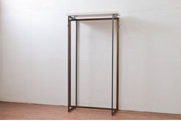 中古　美品!!　直線的なデザインがスタイリッシュなアパレル用ハンガーラック(ポールハンガー、洋服掛け、コート掛け、店舗什器)(R-078195)