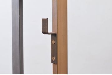 中古　美品!!　直線的なデザインがスタイリッシュなアパレル用ハンガーラック(ポールハンガー、洋服掛け、コート掛け、店舗什器)(R-078196)