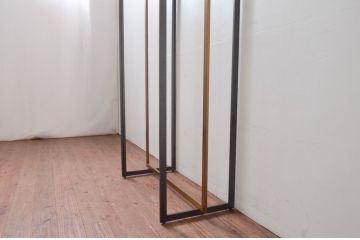 中古　美品!!　直線的なデザインがスタイリッシュなアパレル用ハンガーラック(ポールハンガー、洋服掛け、コート掛け、店舗什器)(R-078196)
