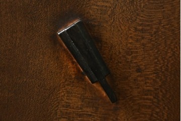 和製アンティーク　前面楓(カエデ)材の小振りな茶箪笥　(R-078216)