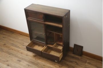 和製アンティーク　前面楓(かえで)材の小振りな茶箪笥(茶棚、サイドキャビネット、サイドボード、収納棚、戸棚)(R-078216)