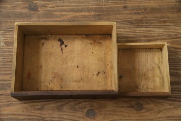 和製アンティーク　前面楓(かえで)材の小振りな茶箪笥(茶棚、サイドキャビネット、サイドボード、収納棚、戸棚)(R-078216)