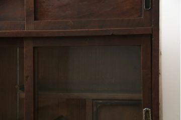 和製アンティーク　前面楓(かえで)材の小振りな茶箪笥(茶棚、サイドキャビネット、サイドボード、収納棚、戸棚)(R-078216)