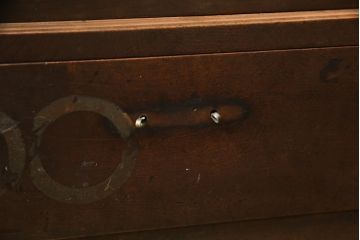 和製アンティーク　前面楓(かえで)材の小振りな茶箪笥(茶棚、サイドキャビネット、サイドボード、収納棚、戸棚)(R-078216)