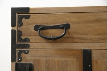 和製アンティーク　前面桐材　自然な明るい木の色味が魅力的な観音扉付き小箪笥(収納箪笥、整理箪笥、時代箪笥、引き出し)(R-078217)