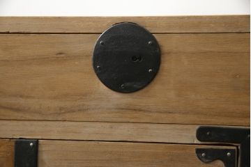 和製アンティーク　前面桐材　自然な明るい木の色味が魅力的な観音扉付き小箪笥(収納箪笥、整理箪笥、時代箪笥、引き出し)(R-078217)