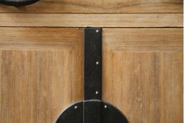 和製アンティーク　前面桐材　自然な明るい木の色味が魅力的な観音扉付き小箪笥(収納箪笥、整理箪笥、時代箪笥、引き出し)(R-078217)