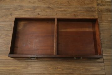 中古　海外輸入家具　マホガニー材　クラシカルな佇まいが魅力的なアンティーク調のデスク(ワークデスク、机、在宅用、在宅ワーク用)(R-078218)