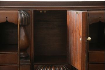 中古　海外輸入家具　マホガニー材　クラシカルな佇まいが魅力的なアンティーク調のデスク(ワークデスク、机、在宅用、在宅ワーク用)(R-078218)